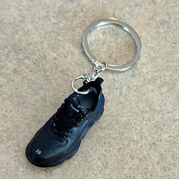 Keychain ✨ - Picture 3 of 4